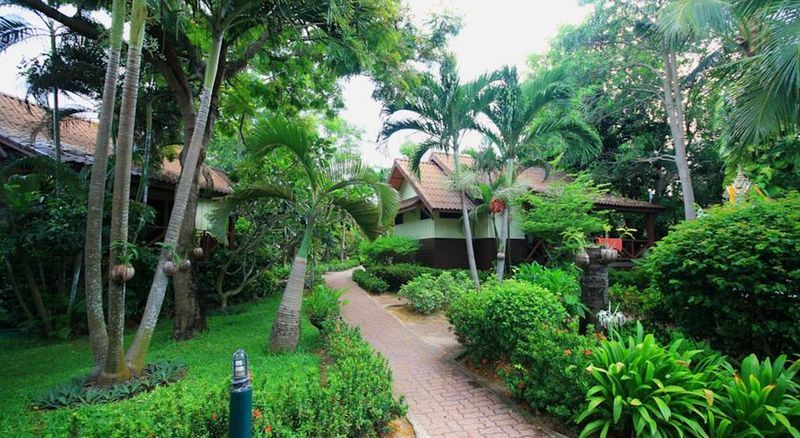 Resort Pinnacle Samui Mae Nam